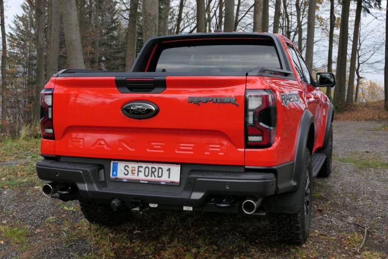 Der Ford Ranger Raptor 3.0 Ecoboost V6 mit 10-Gang-Automatikgetriebe im Guten Tag Österreich Autotest (Bildquelle: Thomas Resch)