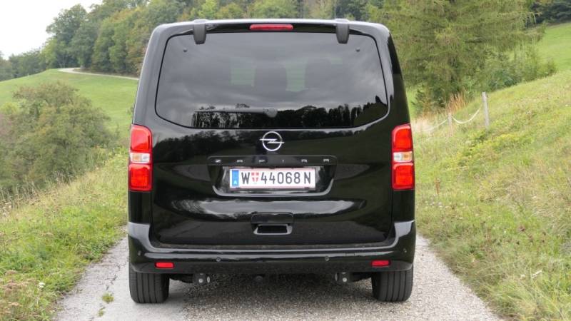 Viel Platz, kräftiger Antrieb und hoher Reisekomfort: Der Opel Zafira GS 2,0 Diesel mit 180 PS im Guten Tag Österreich Autotest (Foto Thomas Resch)